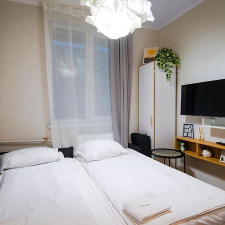 Tom Thumb & Thumbelina ~ 2 Private Rooms In Sofia Center Buitenkant foto